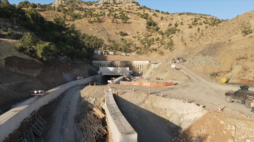 Steep mountains will be crossed by 12 tunnels and Şırnak and Van will be connected to each other